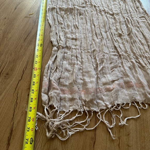 Blush Cream linen scarf - Picture 6 of 12